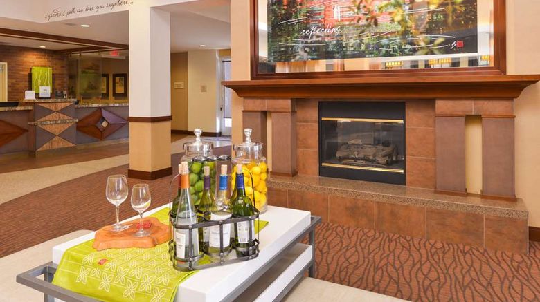 <b>Hilton Garden Inn Yuma/Pivot Point Lobby</b>. Images powered by <a href="https://iceportal.shijigroup.com/" title="IcePortal" target="_blank">IcePortal</a>.