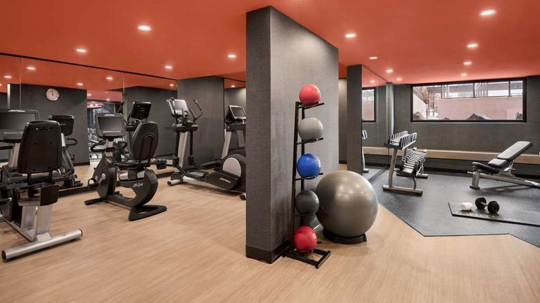 <b>Hilton Vancouver Airport Health</b>. Images powered by <a href="https://iceportal.shijigroup.com/" title="IcePortal" target="_blank">IcePortal</a>.