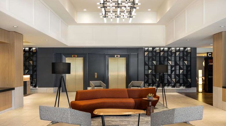 <b>Hilton Vancouver Airport Lobby</b>. Images powered by <a href="https://iceportal.shijigroup.com/" title="IcePortal" target="_blank">IcePortal</a>.