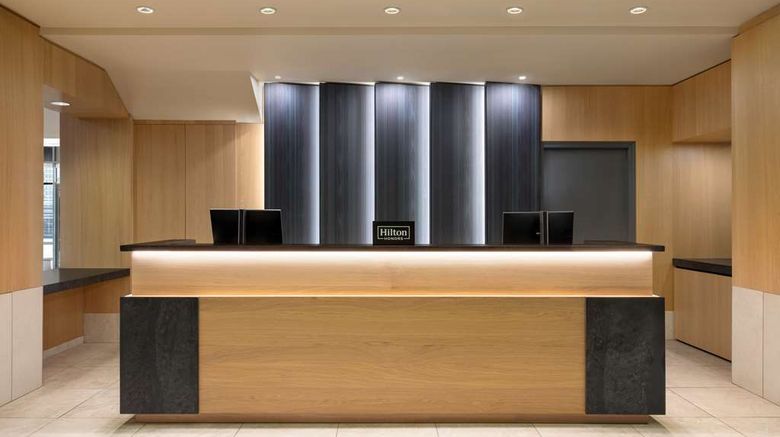 <b>Hilton Vancouver Airport Lobby</b>. Images powered by <a href="https://iceportal.shijigroup.com/" title="IcePortal" target="_blank">IcePortal</a>.