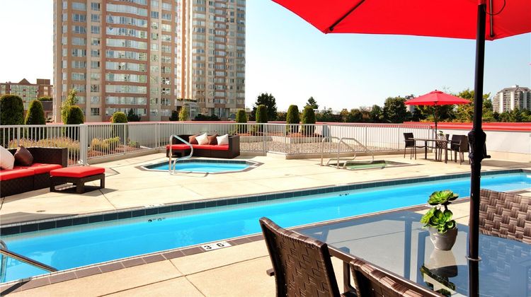 Hilton Vancouver Metrotown Pool
