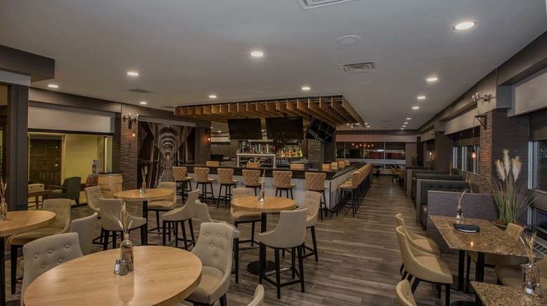 <b>Hilton Winnipeg Airport Restaurant</b>. Images powered by <a href="https://iceportal.shijigroup.com/" title="IcePortal" target="_blank">IcePortal</a>.