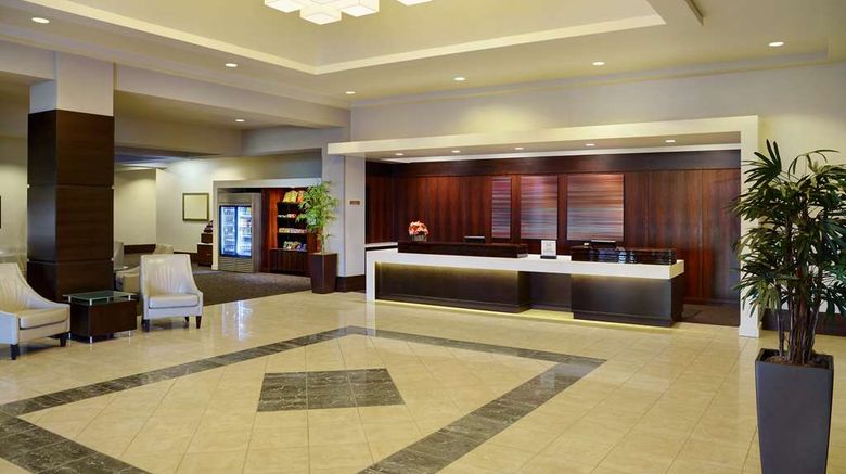 <b>Hilton Winnipeg Airport Lobby</b>. Images powered by <a href="https://iceportal.shijigroup.com/" title="IcePortal" target="_blank">IcePortal</a>.
