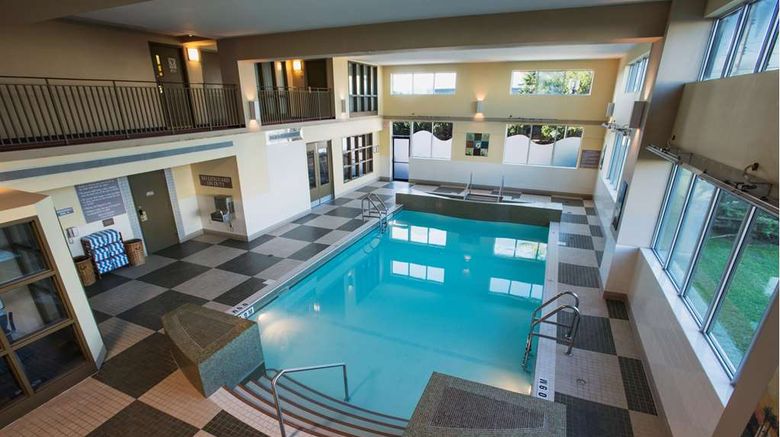 <b>Hilton Winnipeg Airport Pool</b>. Images powered by <a href="https://iceportal.shijigroup.com/" title="IcePortal" target="_blank">IcePortal</a>.