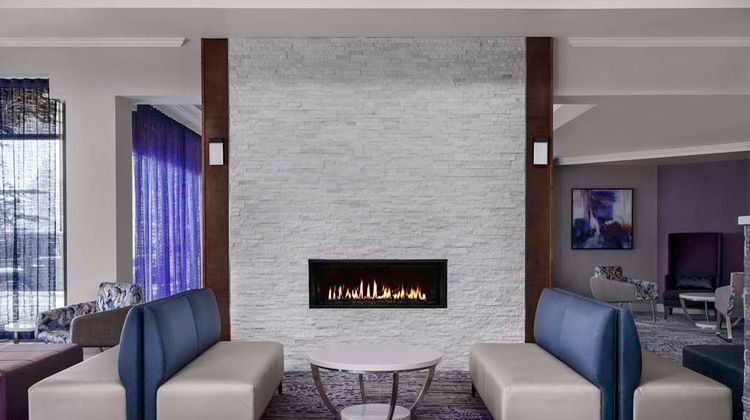 Hilton Garden Inn Calgary Airport Lobby