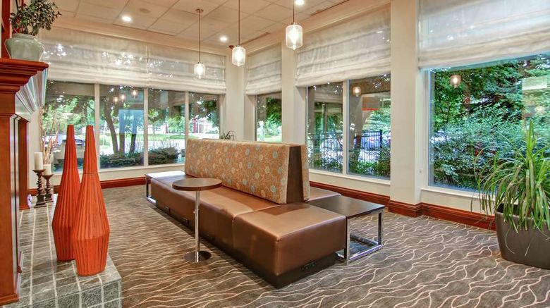 <b>Hilton Garden Inn Toronto/Burlington Lobby</b>. Images powered by <a href="https://iceportal.shijigroup.com/" title="IcePortal" target="_blank">IcePortal</a>.