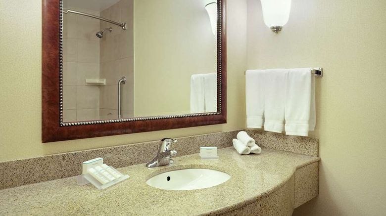 <b>Hilton Garden Inn Toronto/Burlington Room</b>. Images powered by <a href="https://iceportal.shijigroup.com/" title="IcePortal" target="_blank">IcePortal</a>.