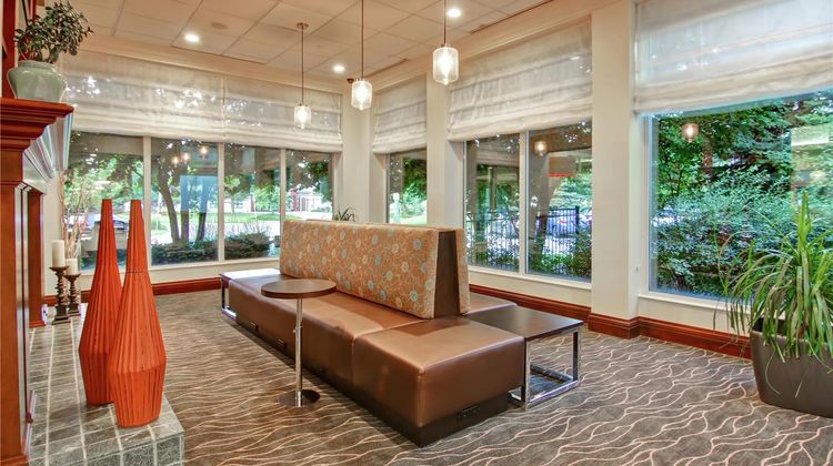 Hilton Garden Inn Toronto/Burlington Lobby