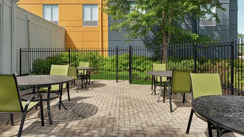 <b>Hilton Garden Inn Cambridge Exterior</b>. Images powered by <a href="https://iceportal.shijigroup.com/" title="IcePortal" target="_blank">IcePortal</a>.