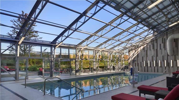 Hilton Toronto Airport Hotel & Suites Pool