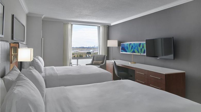 <b>Hilton Toronto Airport Hotel & Suites Room</b>. Images powered by <a href="https://iceportal.shijigroup.com/" title="IcePortal" target="_blank">IcePortal</a>.