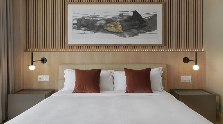 <b>Hilton Toronto Airport Hotel & Suites Room</b>. Images powered by <a href="https://iceportal.shijigroup.com/" title="IcePortal" target="_blank">IcePortal</a>.