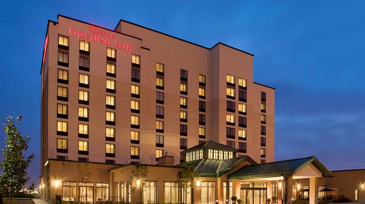 Hilton Garden Inn Toronto Arpt West Exterior