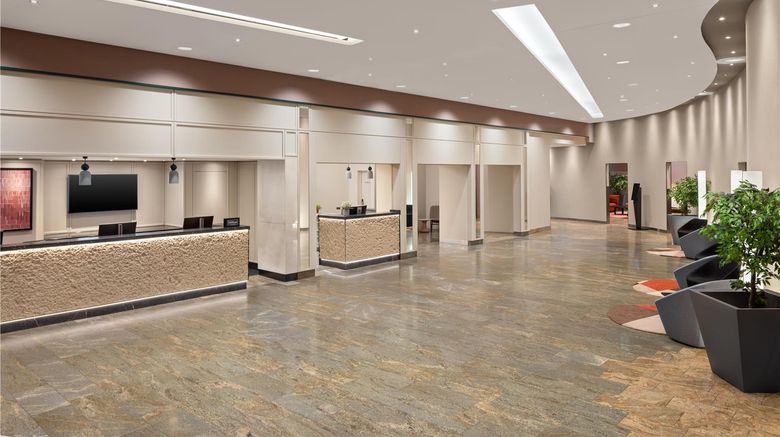 <b>Hilton Zurich Airport Lobby</b>. Images powered by <a href="https://iceportal.shijigroup.com/" title="IcePortal" target="_blank">IcePortal</a>.