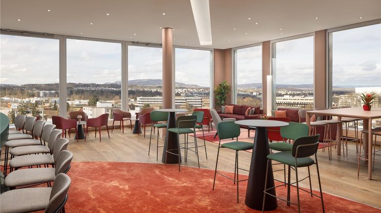 <b>Hilton Zurich Airport Restaurant</b>. Images powered by <a href="https://iceportal.shijigroup.com/" title="IcePortal" target="_blank">IcePortal</a>.
