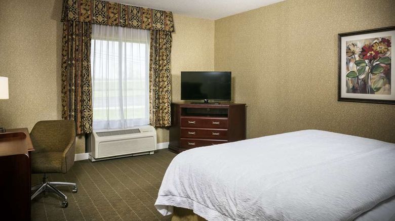 <b>Hampton Inn & Suites Perrysburg Room</b>. Images powered by <a href="https://iceportal.shijigroup.com/" title="IcePortal" target="_blank">IcePortal</a>.