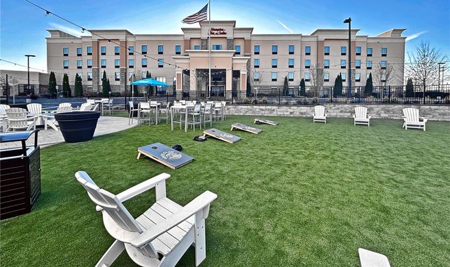 Hampton Inn & Suites, Robbinsville Exterior