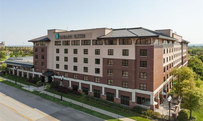 Embassy Suites Omaha Downtown Exterior