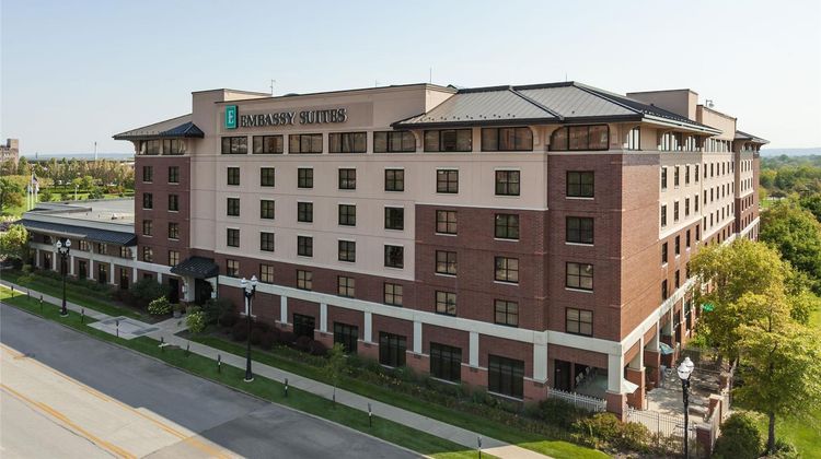 Embassy Suites Omaha Downtown Exterior