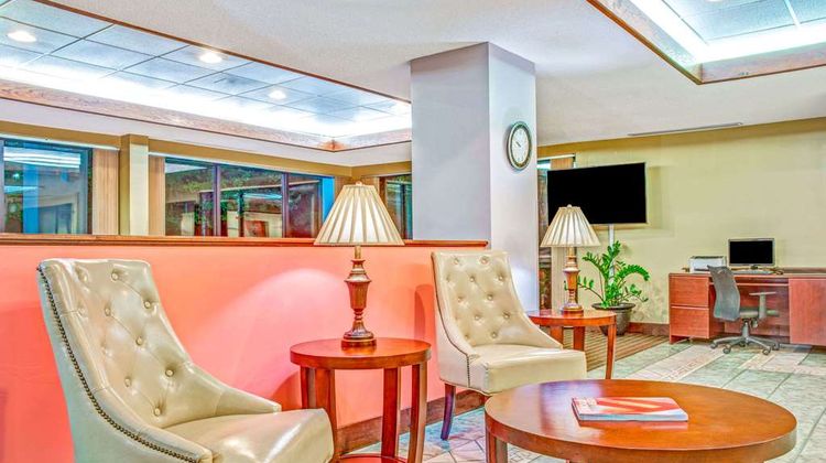 Baymont Inn & Suites McDonough Lobby