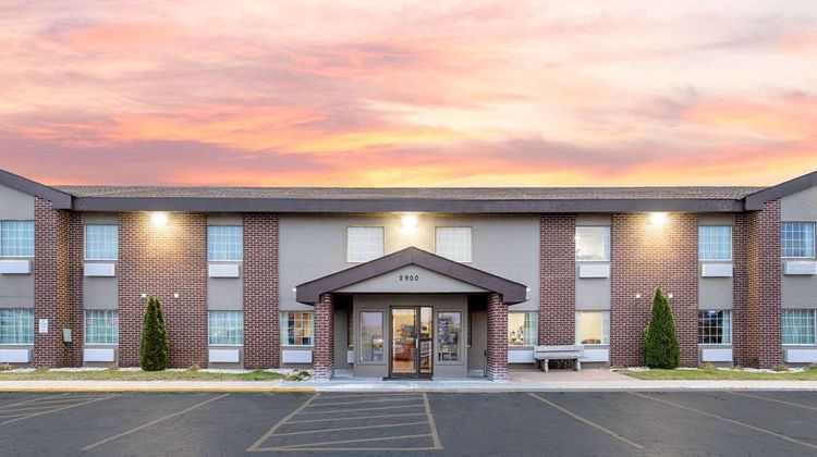 Baymont Inn & Suites Beloit Exterior