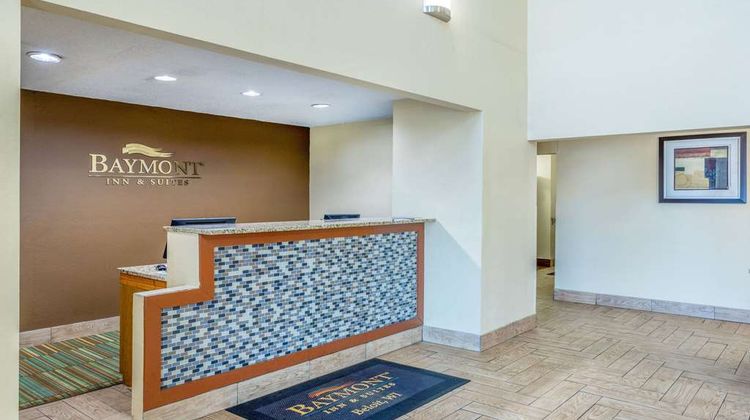 Baymont Inn & Suites Beloit Lobby