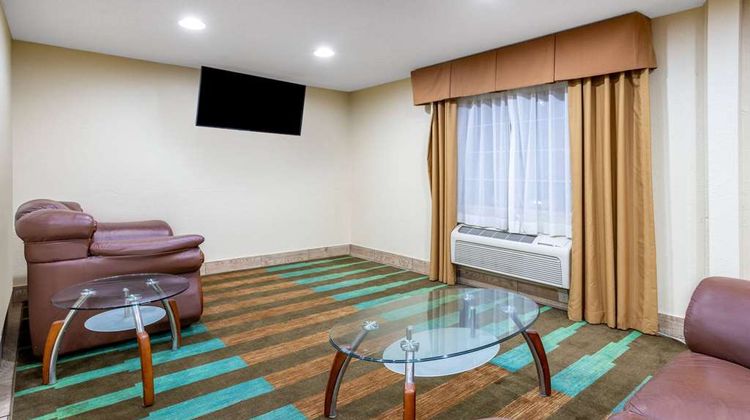 Baymont Inn & Suites Beloit Lobby