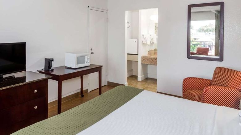 <b>Days Inn by Wyndham St. Petersburg Room</b>. Images powered by <a href="https://iceportal.shijigroup.com/" title="IcePortal" target="_blank">IcePortal</a>.