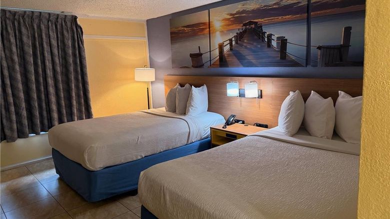 <b>Days Inn by Wyndham St. Petersburg Room</b>. Images powered by <a href="https://iceportal.shijigroup.com/" title="IcePortal" target="_blank">IcePortal</a>.