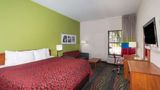 Days Inn & Suites Ft Myers nr JetBlue Pk Room
