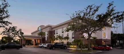 Days Inn & Suites Ft Myers nr JetBlue Pk Exterior