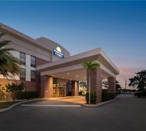 Days Inn & Suites Ft Myers nr JetBlue Pk Exterior