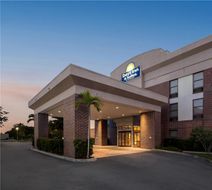 Days Inn & Suites Ft Myers nr JetBlue Pk Exterior