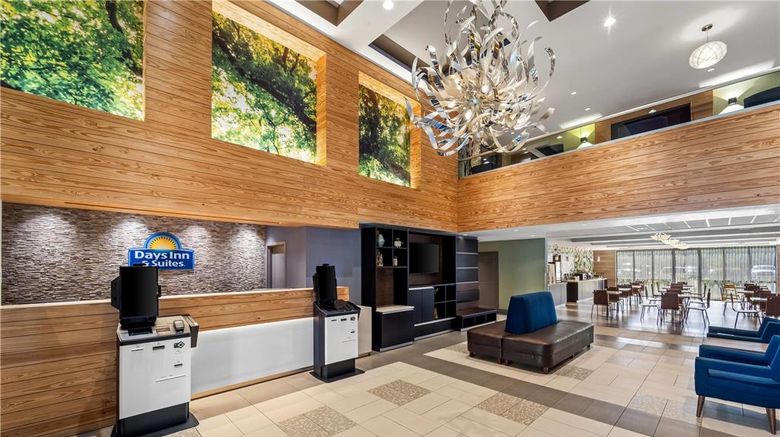 <b>Days Inn & Suites Ft Myers nr JetBlue Pk Lobby</b>. Images powered by <a href="https://iceportal.shijigroup.com/" title="IcePortal" target="_blank">IcePortal</a>.