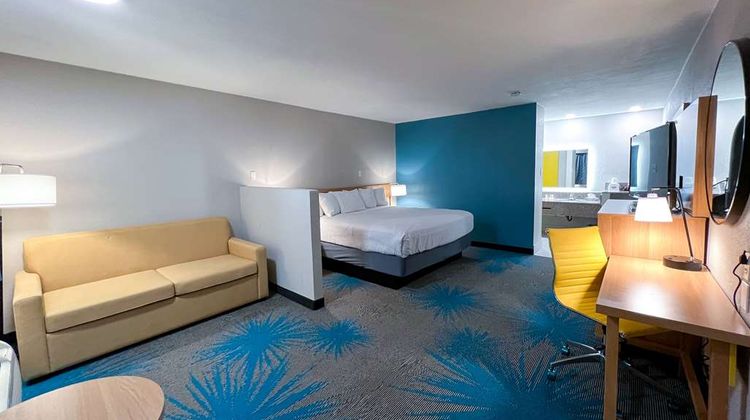 Days Inn & Suites Santa Rosa Room