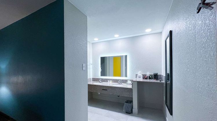 Days Inn & Suites Santa Rosa Room