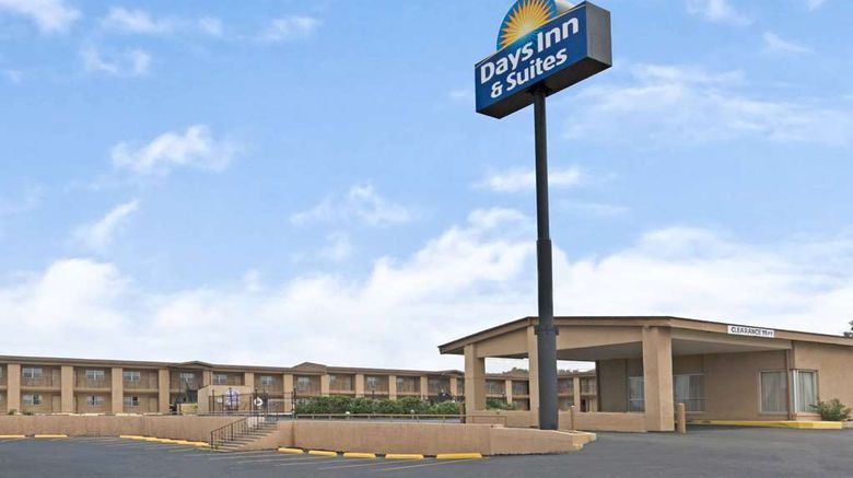 <b>Days Inn & Suites Santa Rosa Exterior</b>. Images powered by <a href="https://iceportal.shijigroup.com/" title="IcePortal" target="_blank">IcePortal</a>.