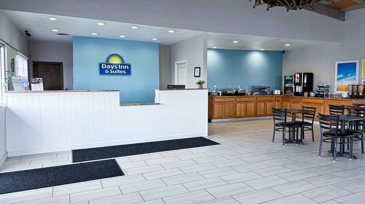 Days Inn & Suites Santa Rosa Lobby