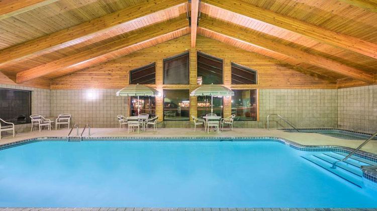 Days Inn & Suites Baxter Brainerd Area Pool