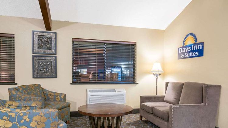 Days Inn & Suites Baxter Brainerd Area Lobby
