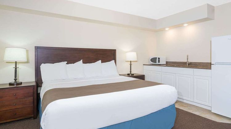 Days Inn & Suites Baxter Brainerd Area Room