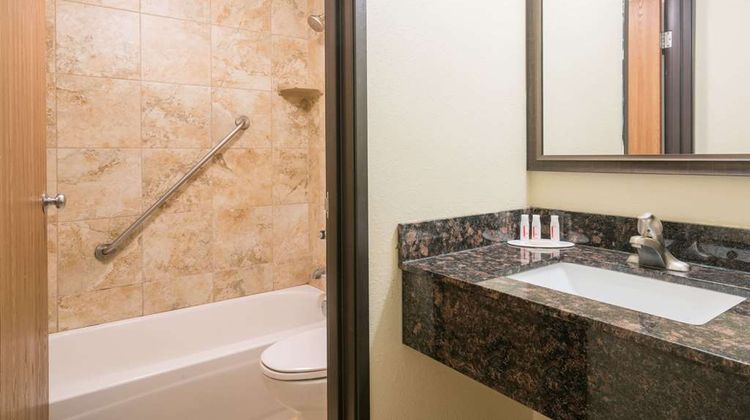 Days Inn & Suites Baxter Brainerd Area Room