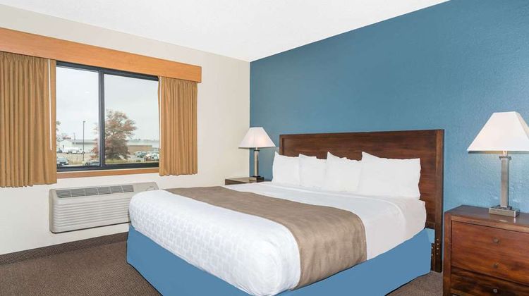 Days Inn & Suites Baxter Brainerd Area Room