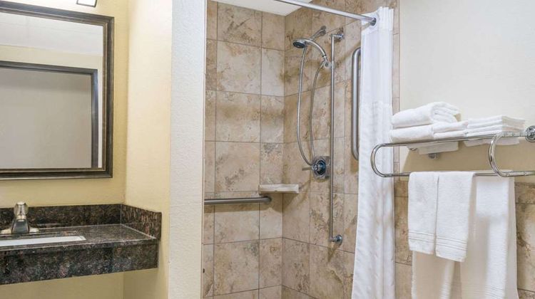 Days Inn & Suites Baxter Brainerd Area Room