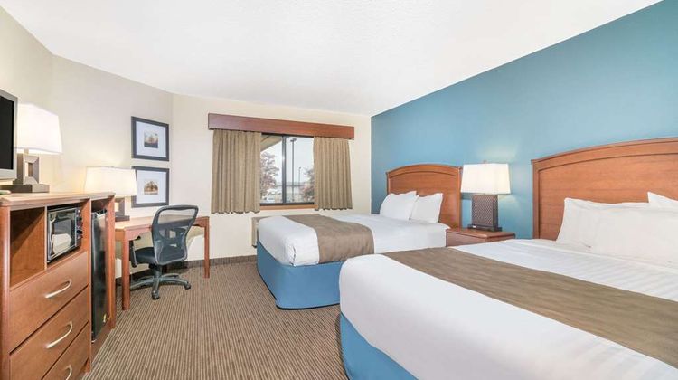 Days Inn & Suites Baxter Brainerd Area Room