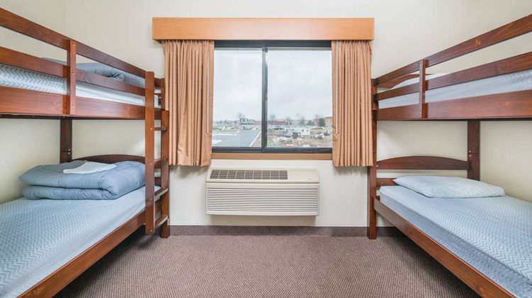 Days Inn & Suites Baxter Brainerd Area Room