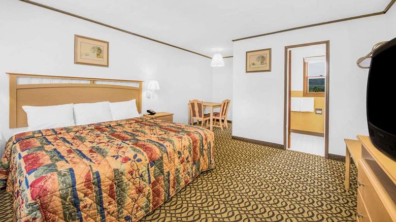 <b>Knights Inn Pine Grove Room</b>. Images powered by <a href="https://iceportal.shijigroup.com/" title="IcePortal" target="_blank">IcePortal</a>.