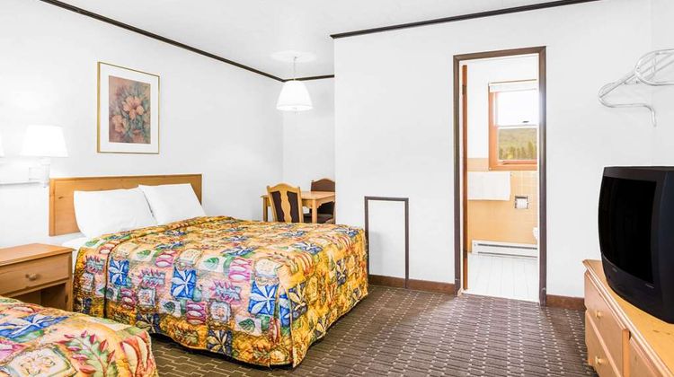Knights Inn Pine Grove Room
