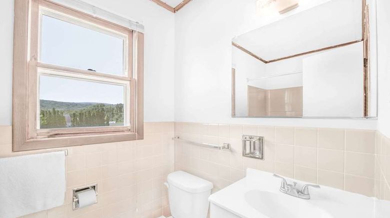 <b>Knights Inn Pine Grove Room</b>. Images powered by <a href="https://iceportal.shijigroup.com/" title="IcePortal" target="_blank">IcePortal</a>.