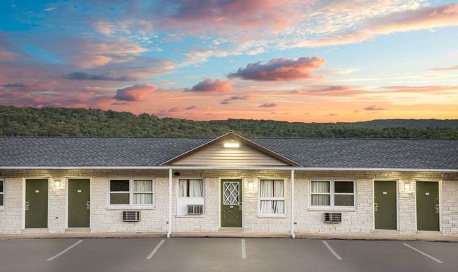 Knights Inn Pine Grove Exterior